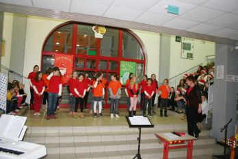 Koncert šolskih pevskih zborov in srečanje z upokojenci